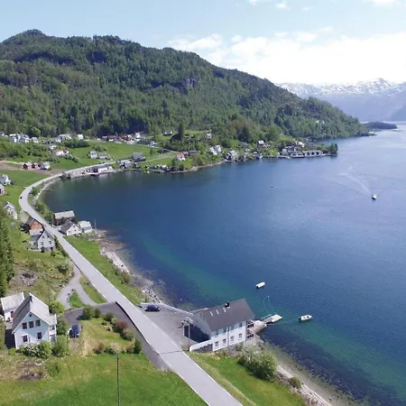 Three-bedroom Holiday In * Strandebarm