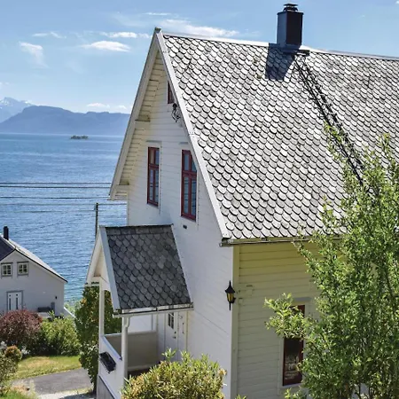 Three-bedroom Holiday In Hébergement de vacances