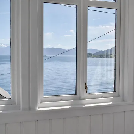 Three-bedroom Holiday In *