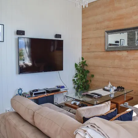 Three-bedroom Holiday In