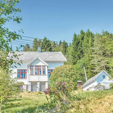 Three-bedroom Holiday In * Strandebarm